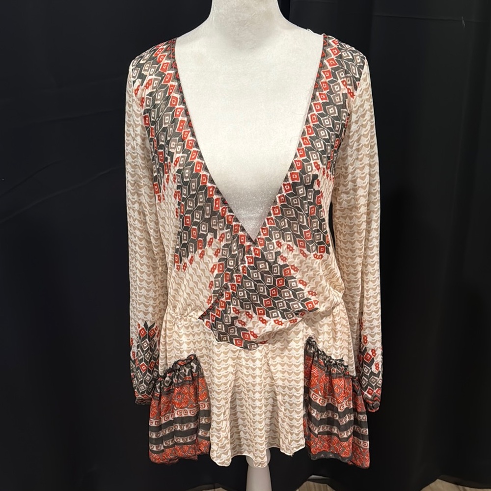 Geometric Patterned V-Neck Women's Top